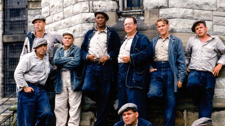 Dirigida por Frank Darabont y basada en una novela corta de Stephen King, la película dura 2 horas y 22 minutos.