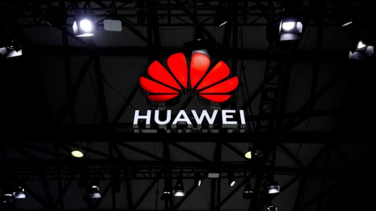 Diseño compacto y colaboración multipantalla en el ordenador de sobremesa MateStation S de Huawei. Foto: Reuter.