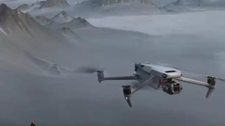 DJI presenta su nuevo dron Mavic 3 Pro, con triple cámara con distintas distancias focales y autonomía de 43 minutos