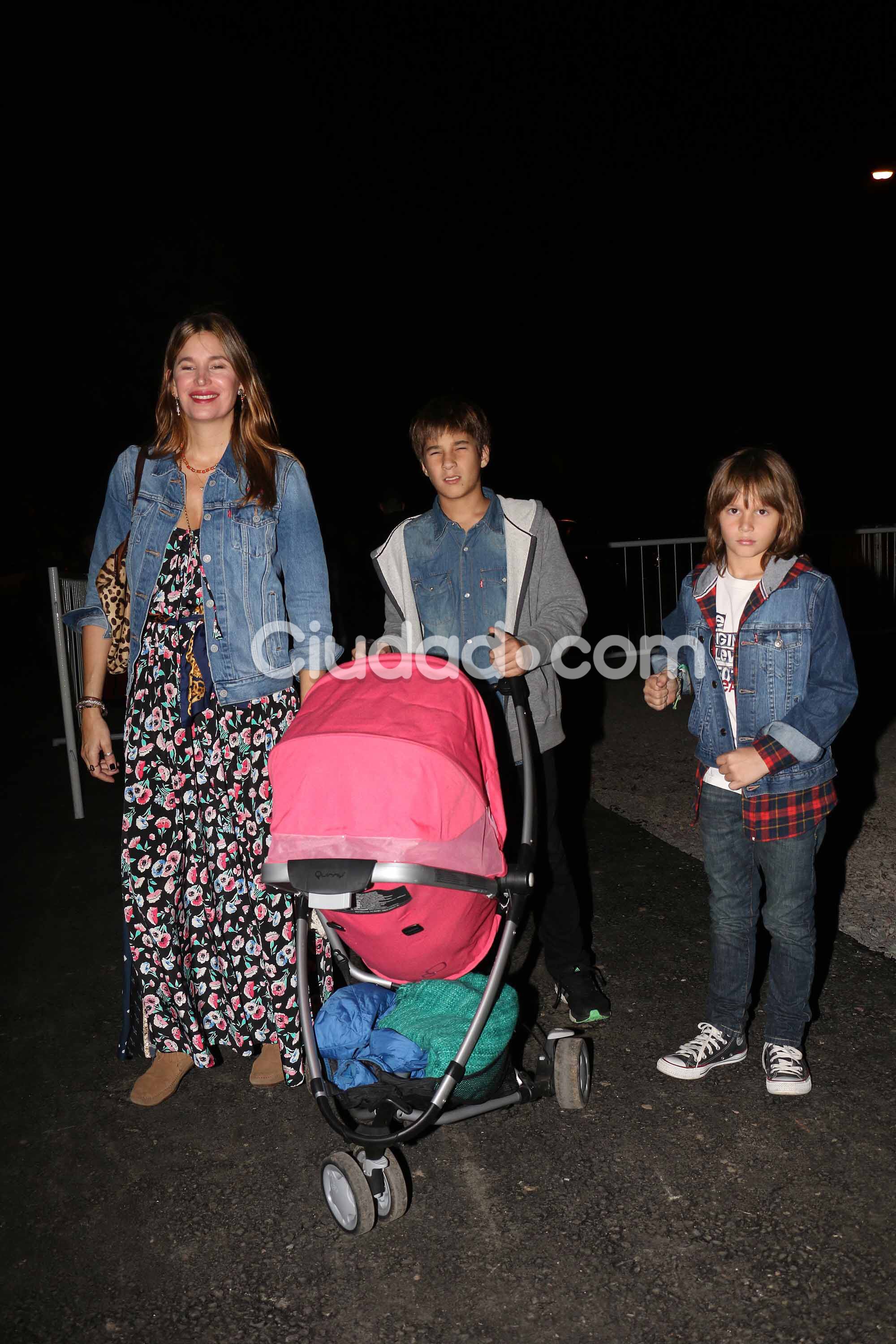 Dolores Barreiro disfrutó del show con sus hijos (Fotos: Movilpress). 