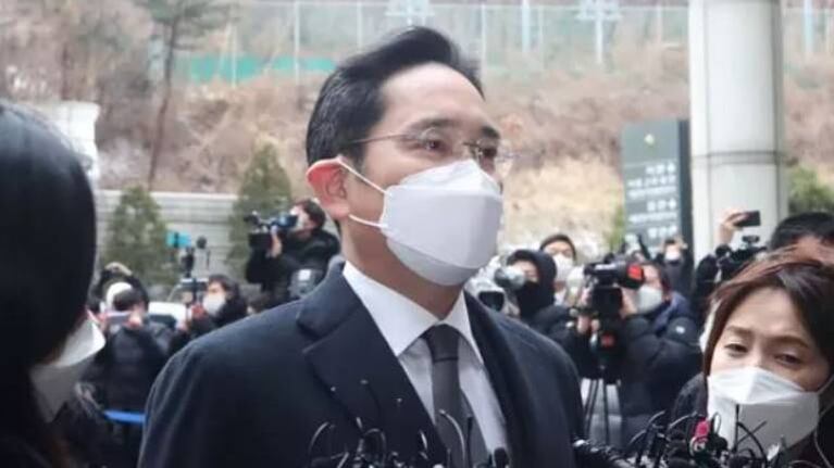 Dos años y medio de cárcel por corrupción para el heredero de Samsung