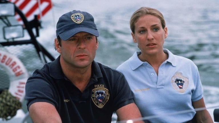 Dos figuras como Bruce Willis y Sarah Jessica Parker en Zona de impacto.