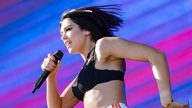 Dua Lipa adelantó la salida de Future Nostalgia, su nuevo disco
