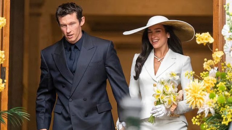 Dua Lipa se casó con Callum Turner: la íntima boda en Londres antes de una fiesta de tres días en Sicilia. Crédito: X/@indi5051
