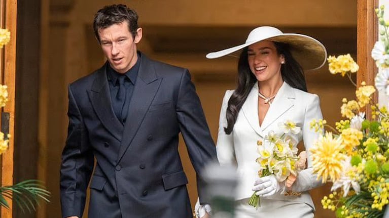 Dua Lipa se casó con Callum Turner: la íntima boda en Londres antes de una fiesta de tres días en Sicilia. Crédito: X/@indi5051