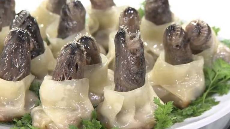 Dumplings con forma de huevo de alien, el plato estrella en Japón que provoca terror