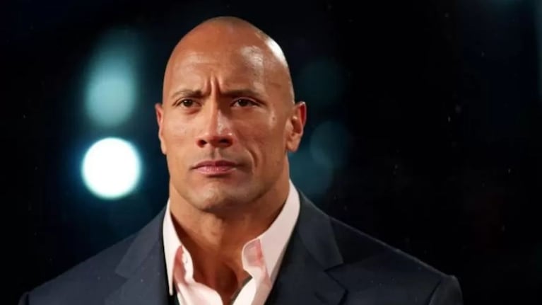 Dwayne Johnson aparece interpretándose a sí mismo en la ficción de Amazon Prime Video.