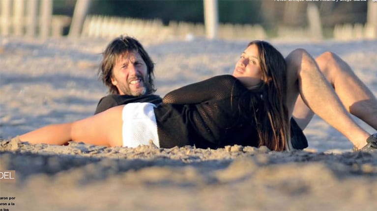 Eduardo Celasco y Vito Rodríguez, una pareja apasionada en las playas de Mardel (Foto: Gente)