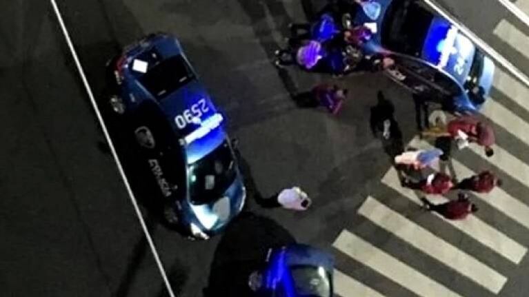 Efectúan 23 disparos desde un auto y matan a balazos a un comerciante chino en Caballito