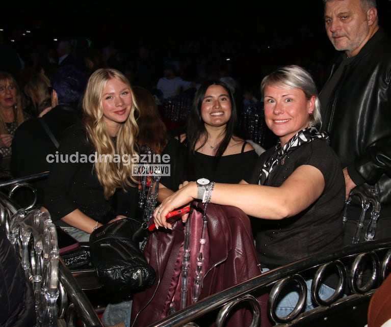 Ekaterina Ojeda y su mamá en el Circo Rodas (Foto: Movilpress).
