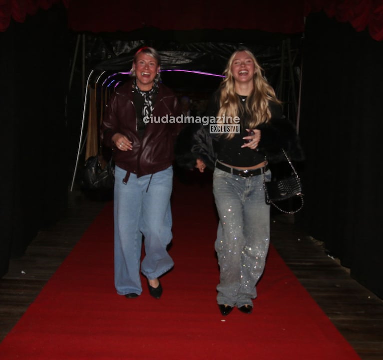 Ekaterina Ojeda y su mamá en el Circo Rodas (Foto: Movilpress).