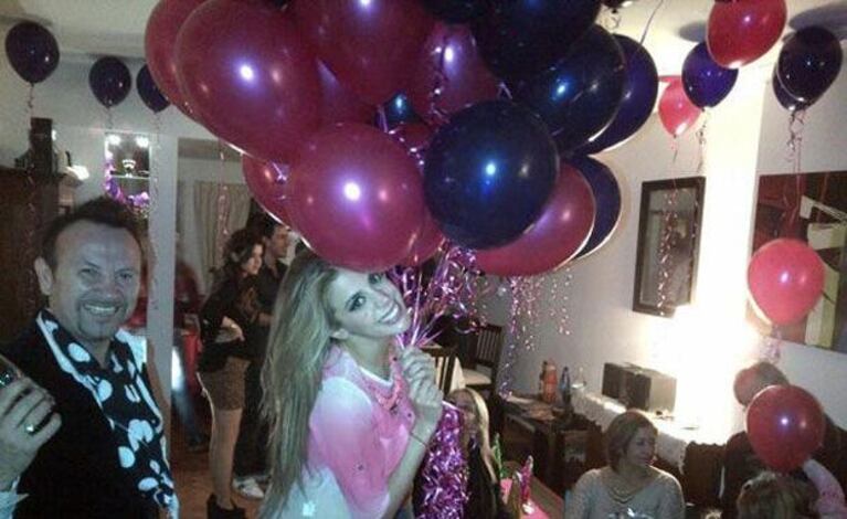 El 28° cumpleaños de Virginia Gallardo (Foto: Twitter).