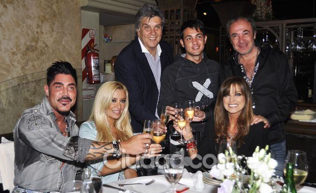 El "accidente fashion" de Ricardo Fort en la presentación del show de Luis Ventura. (Foto: Jennifer Rubio)