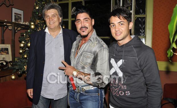 El "accidente fashion" de Ricardo Fort en la presentación del show de Luis Ventura. (Foto: Jennifer Rubio)