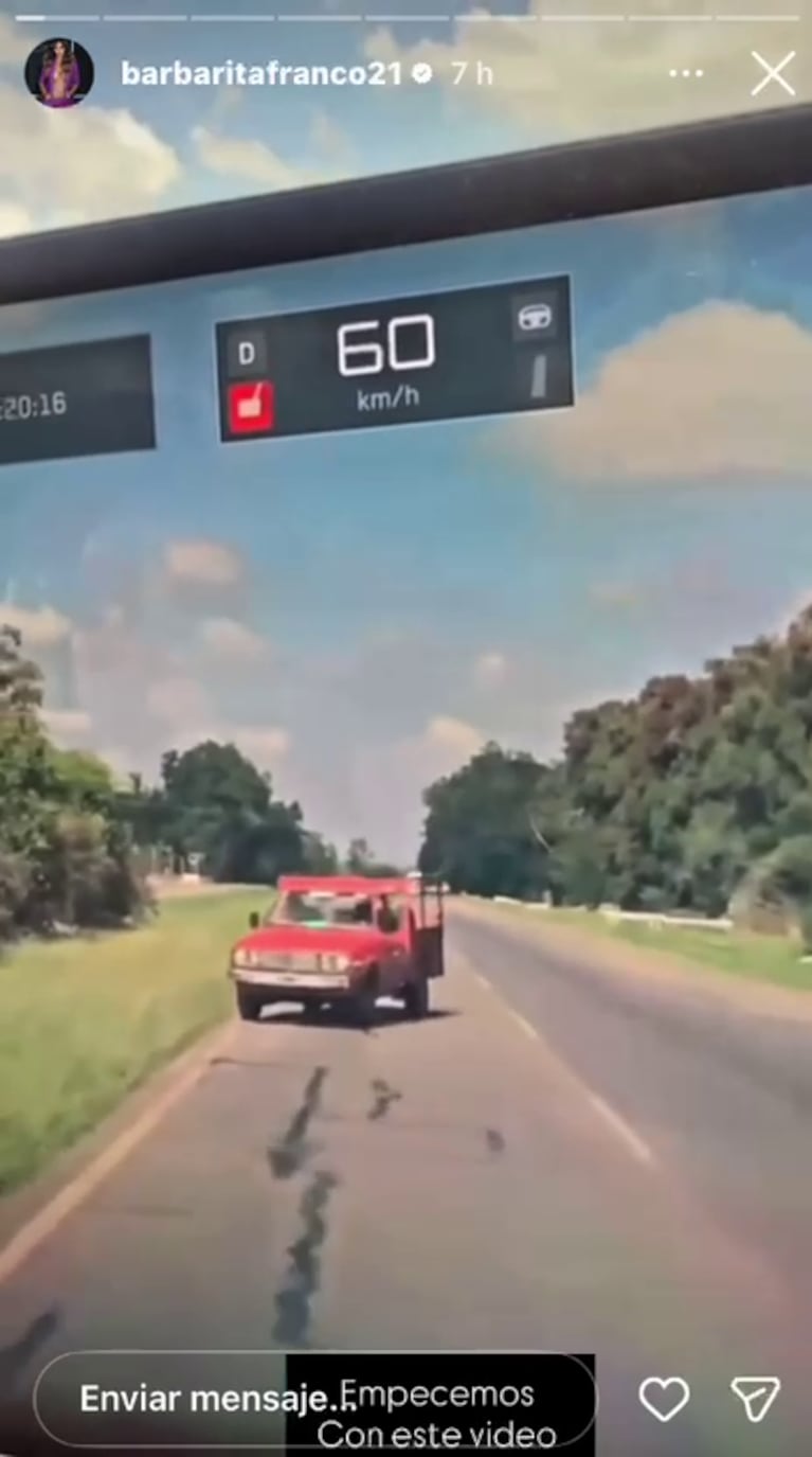 El accidente que protagonizó Barby Franco en su Tesla producto de la imprudencia de otro conductor que se le cruzó en el camino (Foto: Instagram/@barbaritafranco21).