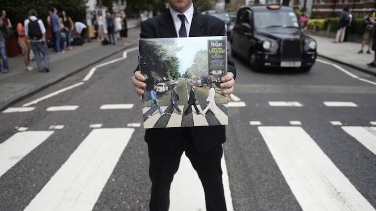 El agente que descubrió a The Beatles tendrá su película: se llamará Midas Man