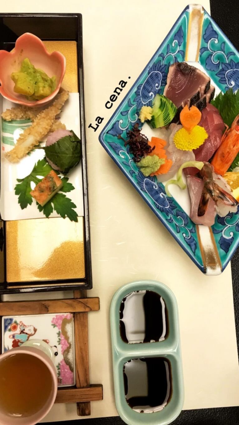 El álbum de fotos de Jimena Barón en Japón: casi al desnudo, deliciosos platos y paisajes increíbles