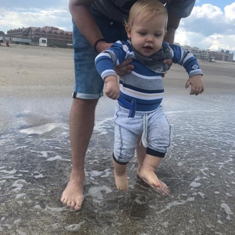 El álbum de fotos de los días de relax de Marley y Mirko en Pinamar: "¡Primeras zambullidas!"