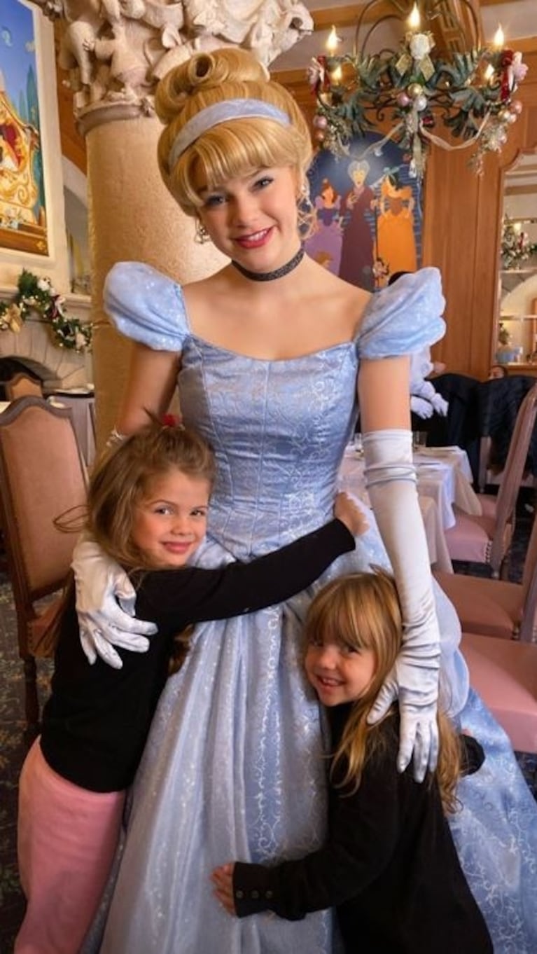El álbum de fotos de Wanda Nara en Disneyland Paris con sus hijas: "El lugar más mágico"
