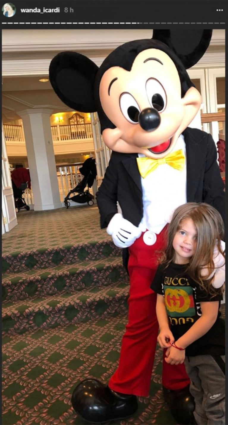 El álbum de fotos de Wanda Nara y Mauro Icardi con sus hijas en París: "Disney con las más chiquitas"