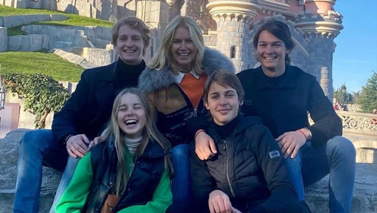 El álbum de fotos del viaje de Valeria Mazza, Alejandro Gravier y sus hijos en Disney París.