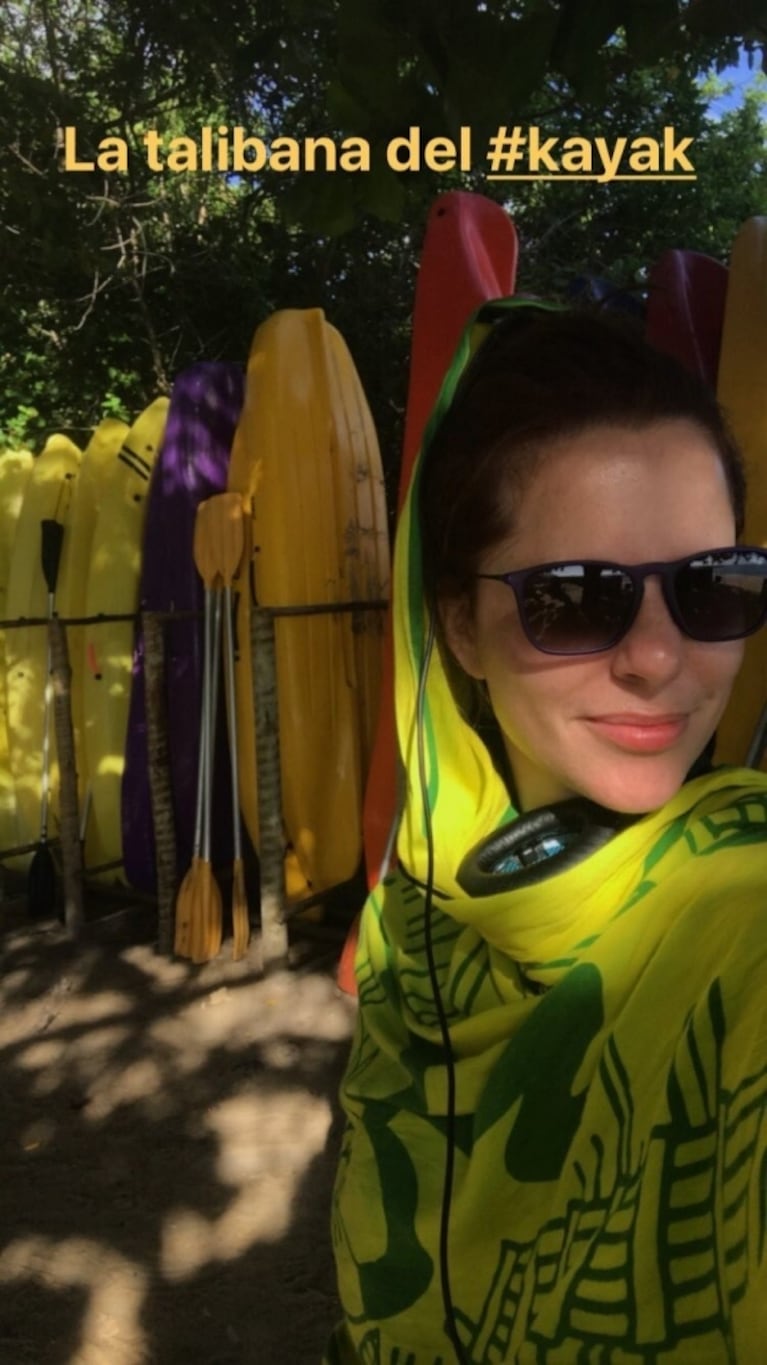 El álbum íntimo de las vacaciones de Agustina Kämpfer en Brasil: mimos con su bebé y selfies en bikini