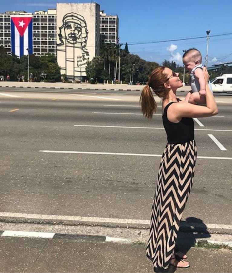El álbum íntimo de las vacaciones de Agustina Kämpfer y su bebé en Cuba: "Comandante de mi vida"