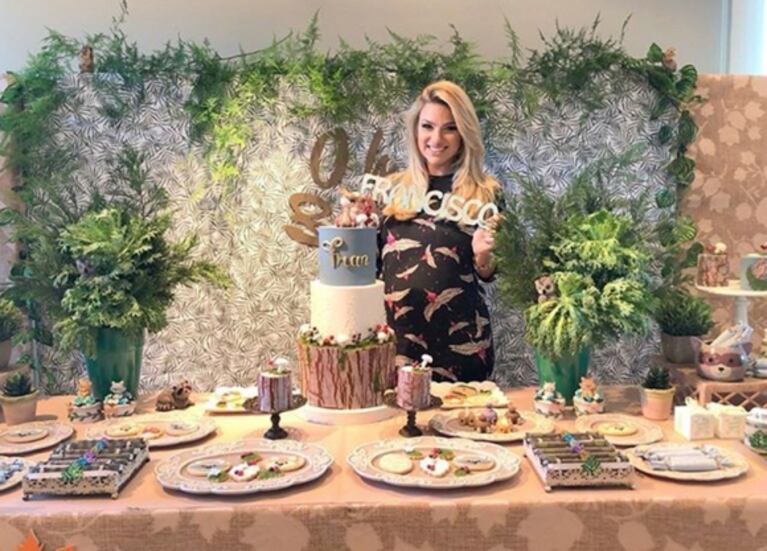 El álbum íntimo del baby shower de Ailén Bechara: ¡espiá la original ambientación de bosque!