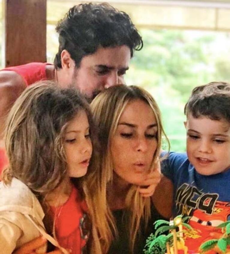 El álbum íntimo del festejo de Sabrina Rojas y su singular torta de cumpleaños: "Decorada por mis hijos"