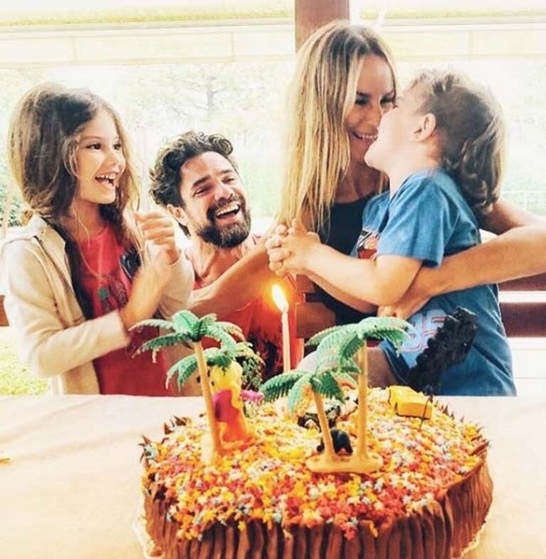 El álbum íntimo del festejo de Sabrina Rojas y su singular torta de cumpleaños: "Decorada por mis hijos"