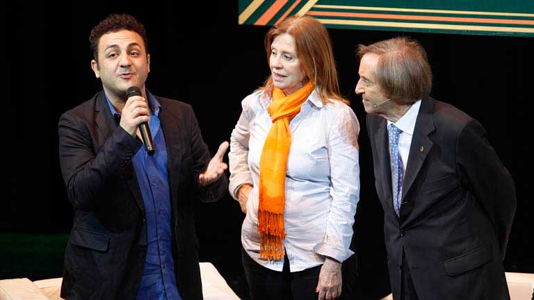 El animador infantil Topa fue uno de los más emocionados: “Sos mi ídolo Carlitos”, le expresó.
