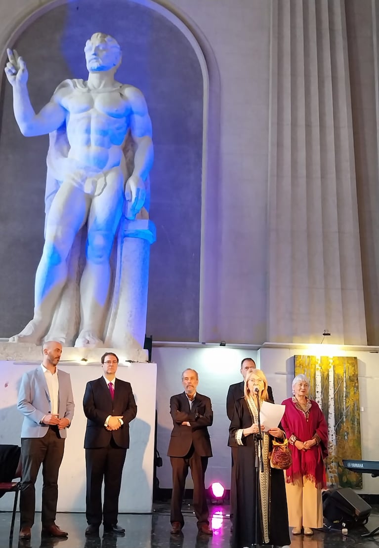 El Anuario de Arte Argentino reúne obras de artistas internacionales en la Facultad de Derecho