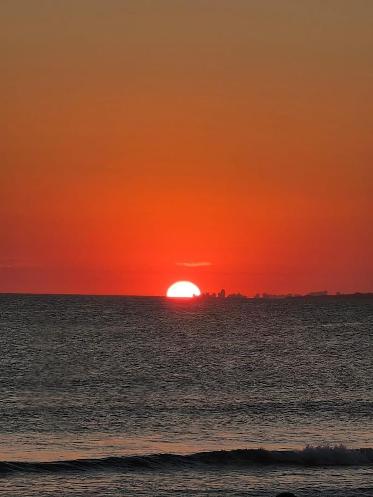 El atardecer en Punta del Este desde la casa de Benjamín Vicuña. Foto: Instagram benjaminvicuna.ok