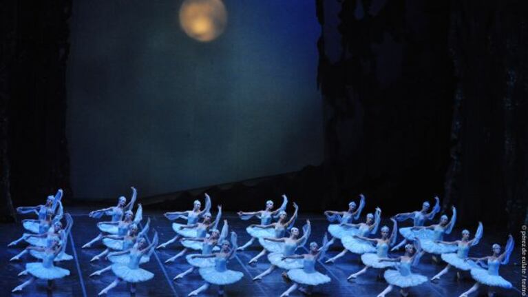El Ballet Argentino de La Plata, que acompaña a Eleonora Cassano en La Bayadera. (Foto: Prensa)