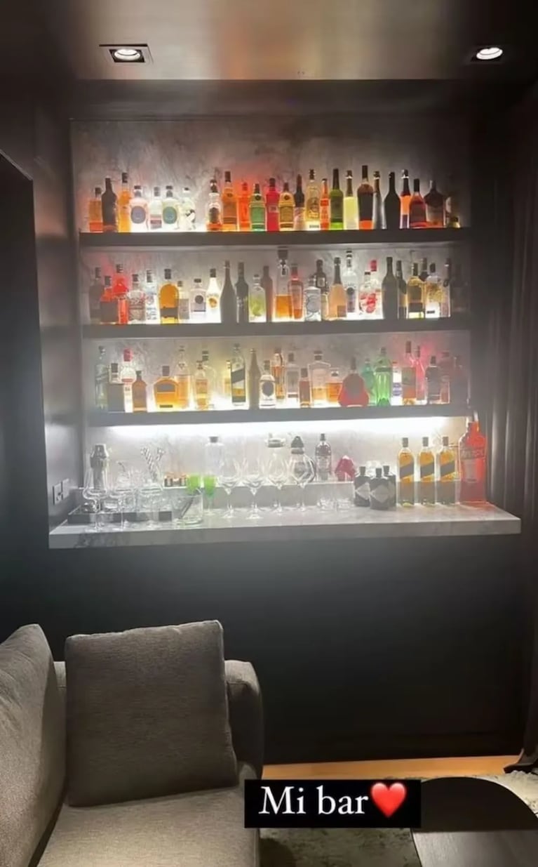 El bar privado de Marcelo Tinelli, el sector más personal de su departamento. Crédito Instagram