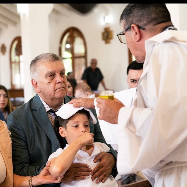 El bautismo de Antonito, el hijo de Luis Ventura y Fabiana Liuzzi (Foto: Instagram @fervivesok)