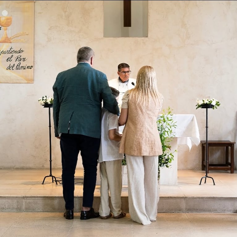 El bautismo de Antonito, el hijo de Luis Ventura y Fabiana Liuzzi (Foto: Instagram @fervivesok)