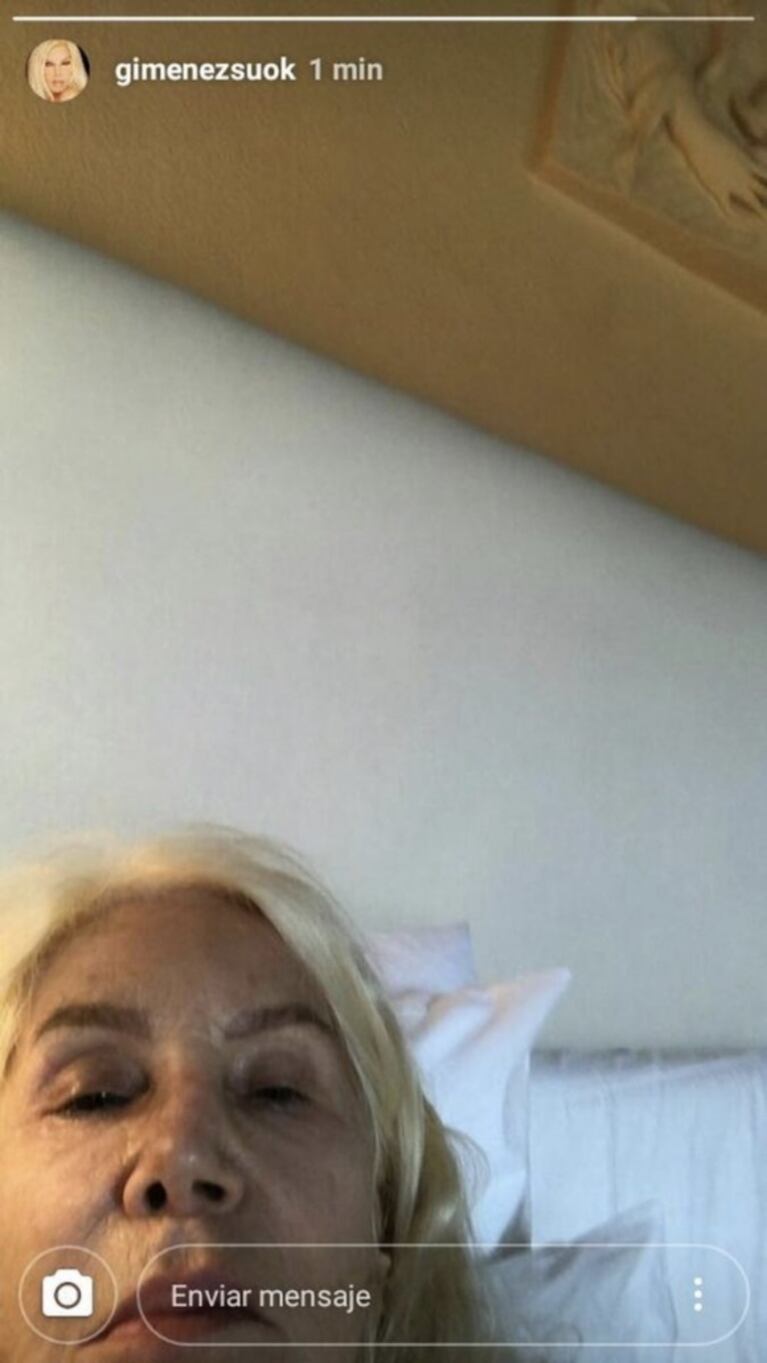 El blooper de Susana Giménez en Instagram Stories: publicó sin querer una selfie a cara lavada en la cama