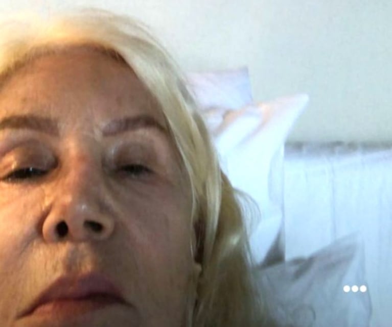 El blooper de Susana Giménez en Instagram Stories: publicó sin querer una selfie a cara lavada en la cama