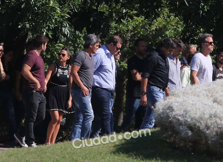 El Burrito Ortega y Enzo Francescoli, ídolos de River, en el último adiós a Santiago Vázquez, que era fana del club de Núñez. (Foto: Movilpress)