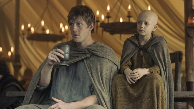 El caballero Ser Duncan el Alto y su pequeño escudero Egg.