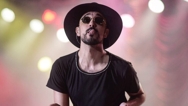 El cambio de look de Abel Pintos: se sacó la barba y ahora se animó a la tendencia de los bigotes
