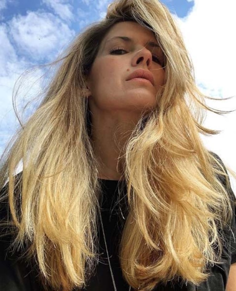 El cambio de look de Isabel Macedo: cabello más claro y ondas al viento