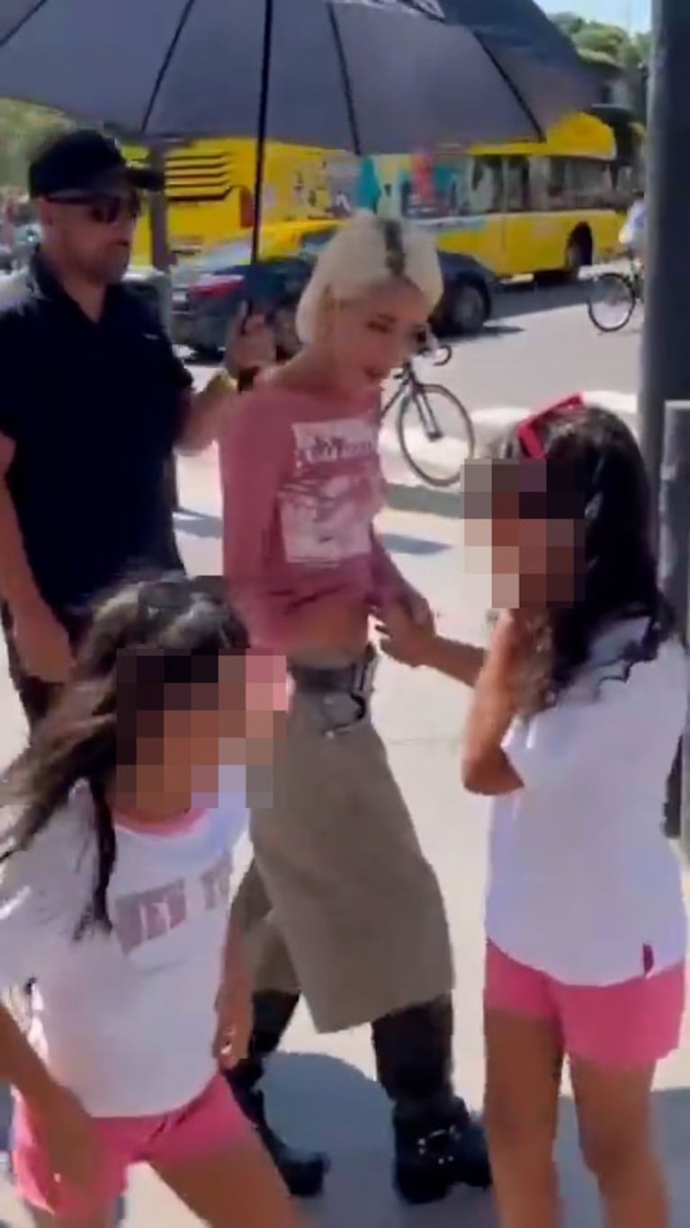 El cambio de look extremo de Tini Stoessel y la forma súper top con la que se protegió del sol en un paseo