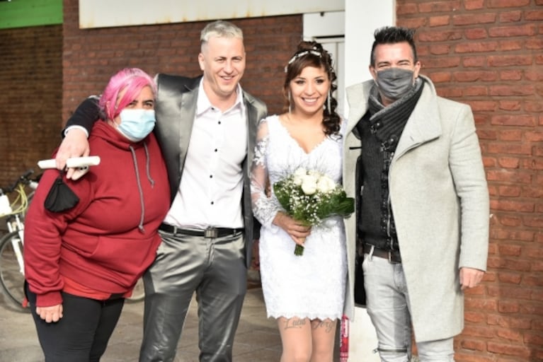 El casamiento secreto de Rocío Quiroz y Eduardo Etchepare por dentro: las fotos de su emotivo paso por el Registro Civil