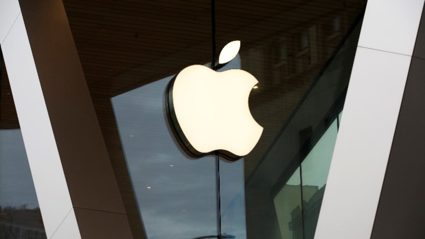 El casco de realidad mixta de Apple llevará 15 cámaras para una biométrica y RA más avanzadas, según Kuo. Foto:AP.