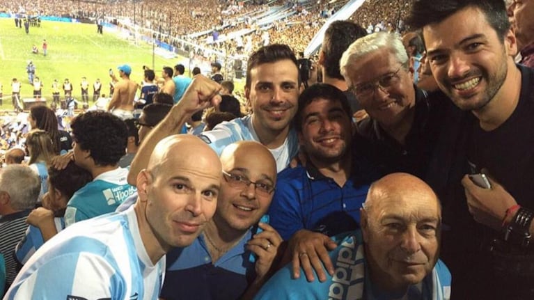 El Chino Leunis en la cancha de Racing, el club de sus amores. (Foto: Twitter @leandroleunis)