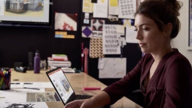 El 'coach' con IA de PowerPoint que da consejos para aprender a presentar ya está disponible en todas las plataformas