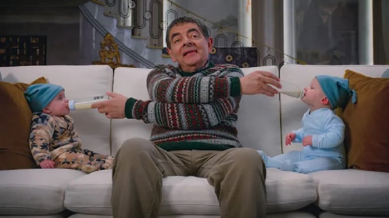 El cómico británico hace de las suyas con adorables bebés en Netflix.