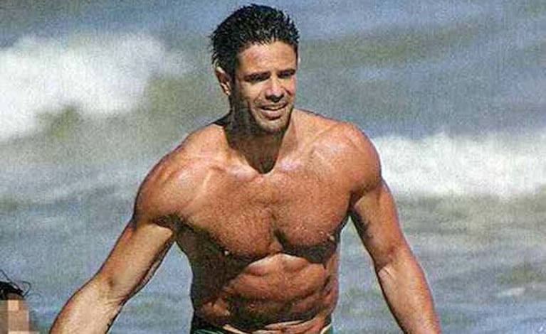 El cuerpazo de Luciano Castro en las playas de La Feliz. (Foto: Paparazzi)